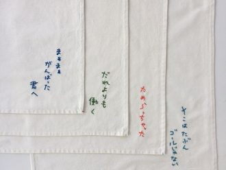 ハンカチ（会話で出てきた言葉を刺繍）