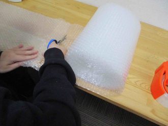 梱包材のカット