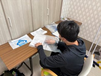 折込作業